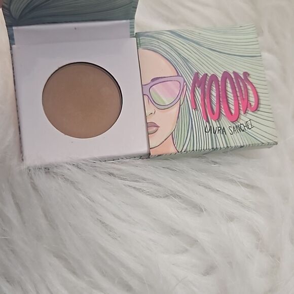 Luxie 5 piece eyeconic brush set with brush cleaner and moods pigment - Picture 5 of 11